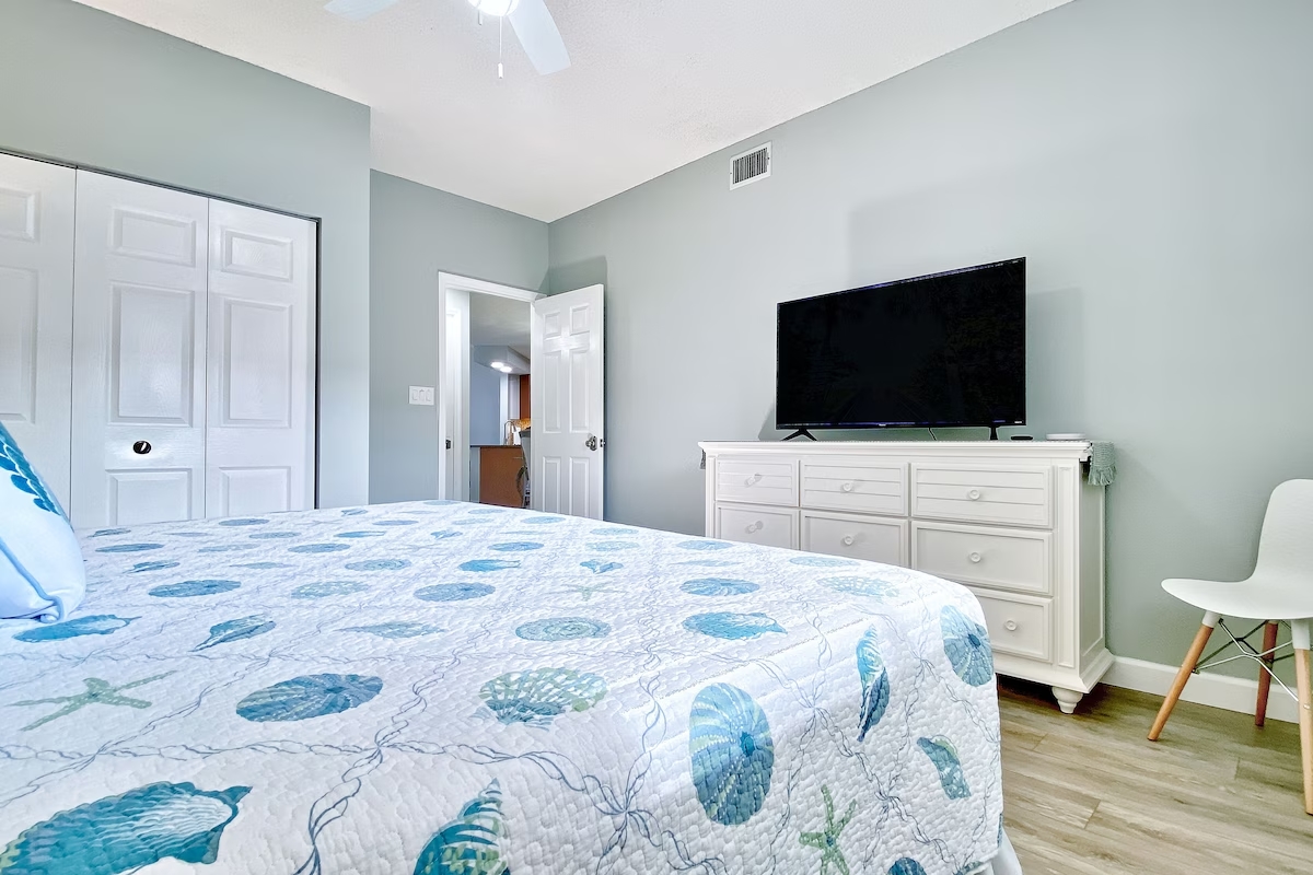 2 BED --- 2 BATH -- UNIT 207 (SLEEPS 6)